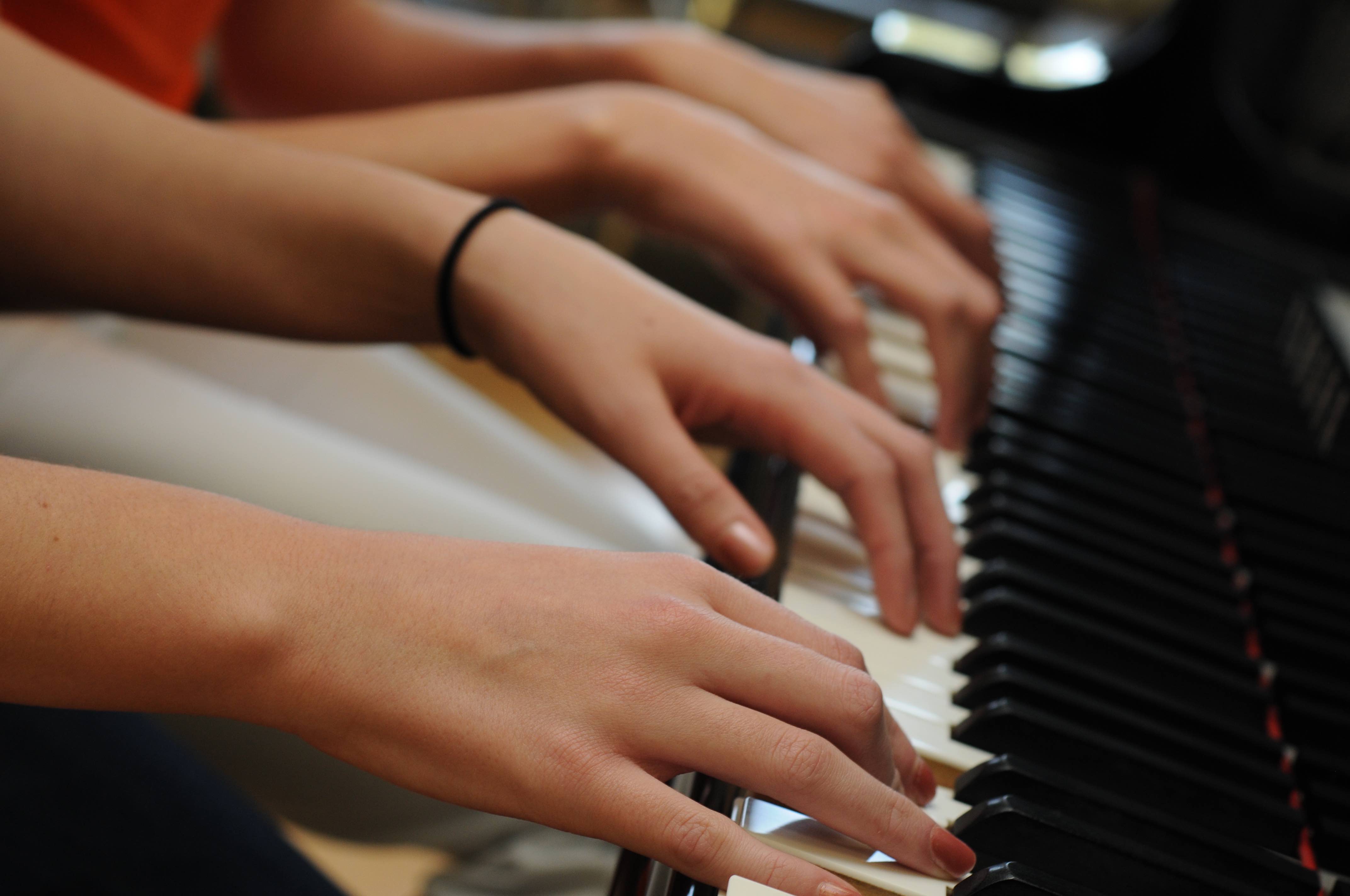 Hands on the piano keys